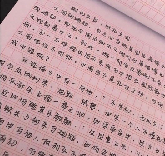 高中女生喜爱的"柚圆体",字迹可爱又工整,阅卷老师也赞不绝口_字体