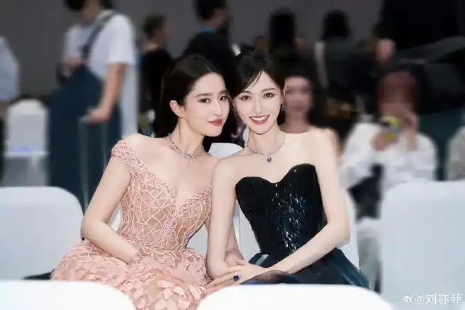 刘亦菲晒唐嫣合照##刘亦菲唐嫣互发照片