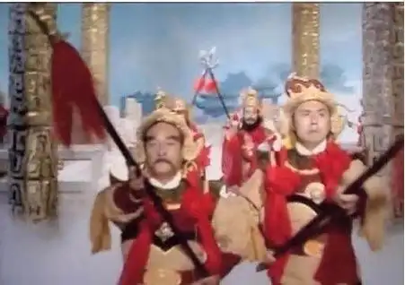 天蓬元帅偶尔也到基层视察一下工作,马德华扮演的天兵天将.