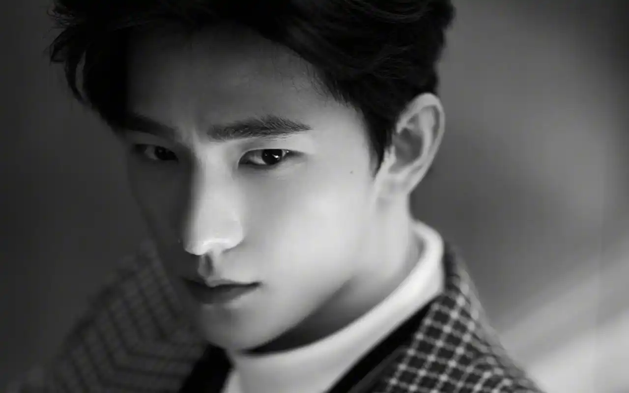 杨洋儒雅绅士写真图片桌面壁纸高清大图预览1920x1200_大陆明星下载