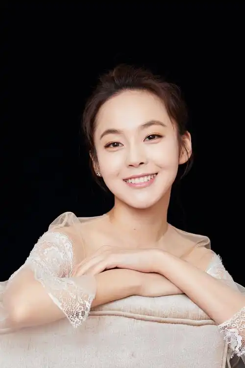 张佳宁性感优雅活动写真图片36