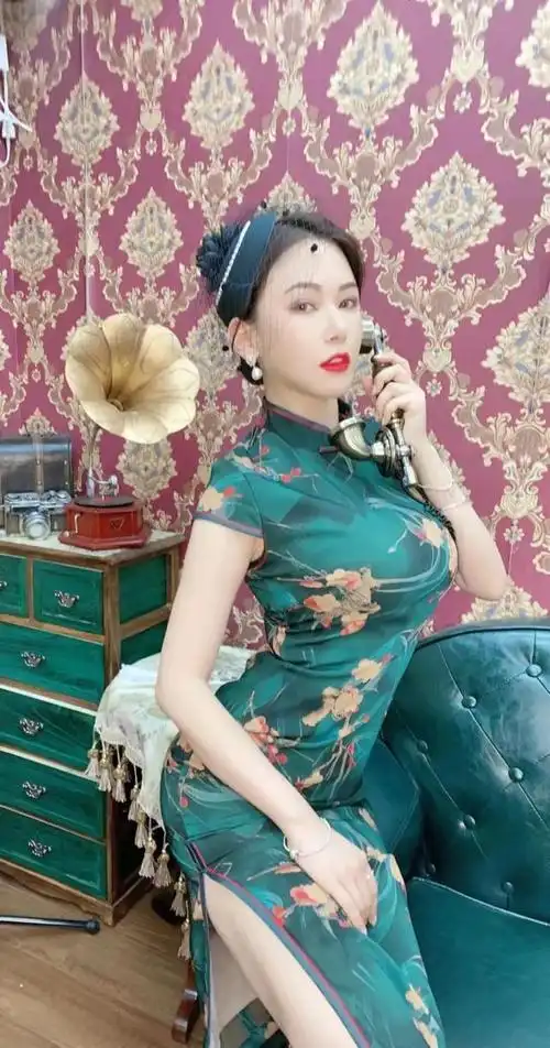 穿旗袍最好看的女人,风情万种的张曼玉与《七十二家房客》韩师奶