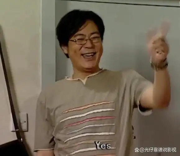 《卧底警察花》这部剧的主要故事以该剧的名字为背景,讲述了年轻的女