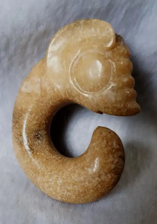 红山文化"玦"型玉猪龙