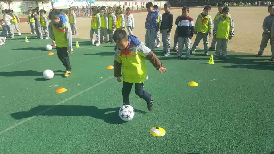 新学期第一节足球课