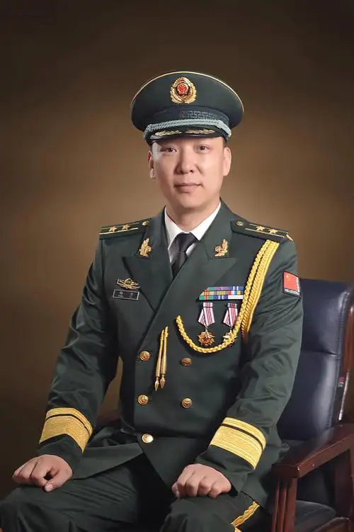 在武警部队儿子一步一个脚印不断的成长,成熟.