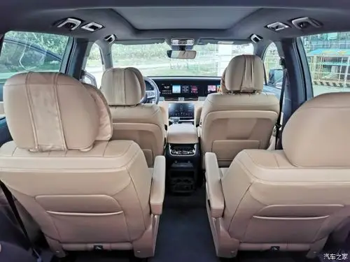 续航长空间大家用商用两相宜的理想one