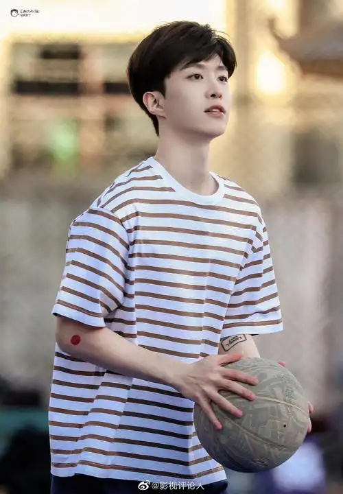 啊啊啊啊好喜欢范丞丞打篮球的样子也太清爽帅气了吧!