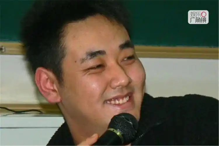 2016年,小龙人扮演者陈嘉男已经32岁了.