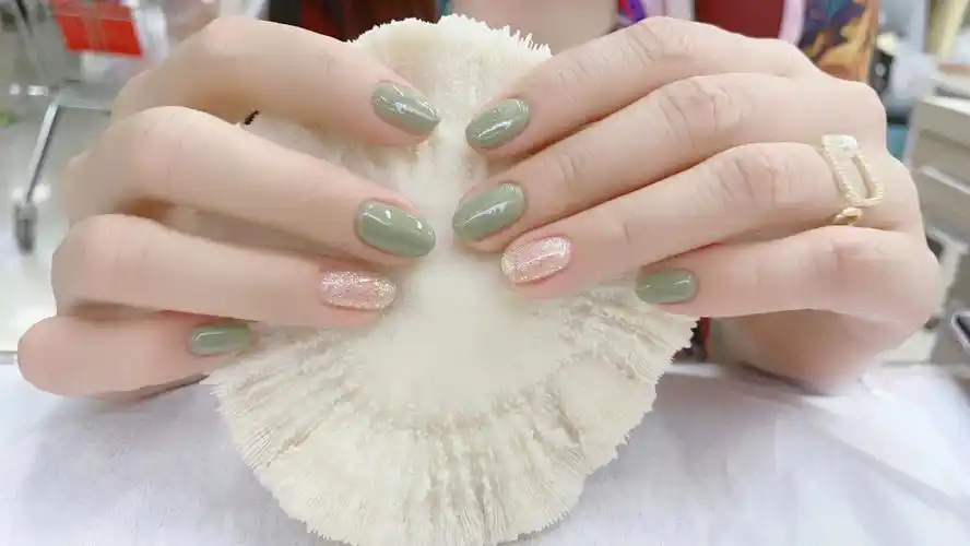 显白美甲绿色美甲闪粉纯色夏天夏日