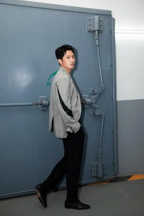 彭冠英超话#彭冠英不期而至#西装boss@彭冠英奉上!