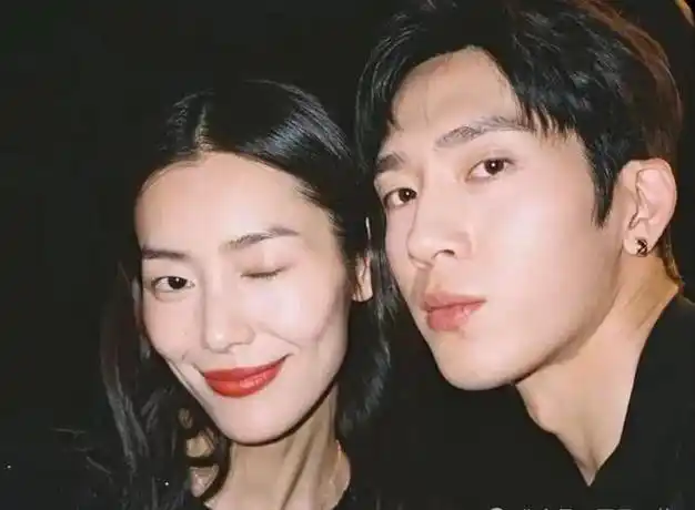 喜事将近井柏然已经跟着女友刘雯回老家过年见家长啦