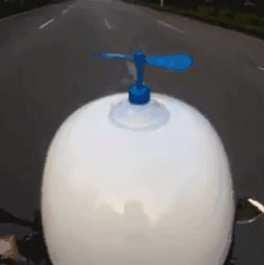 搞笑gif:现在出门流行带这种工具了吗?确实很实用啊