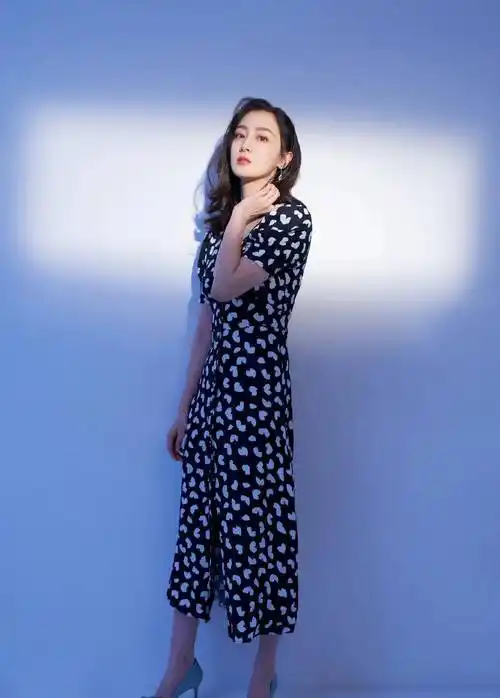 刘诗诗结婚她是最美伴娘,今32岁涂"芭比粉",少女感溢出屏幕_叶青_运动