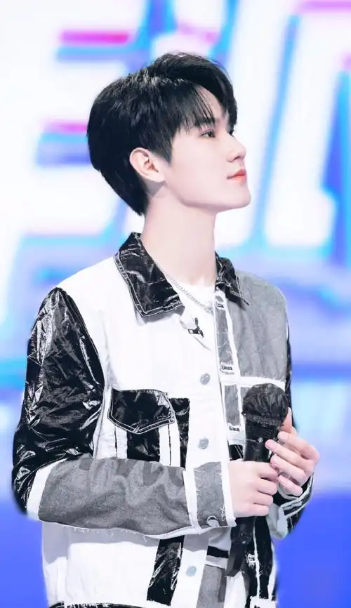 张真源炸毛自拍