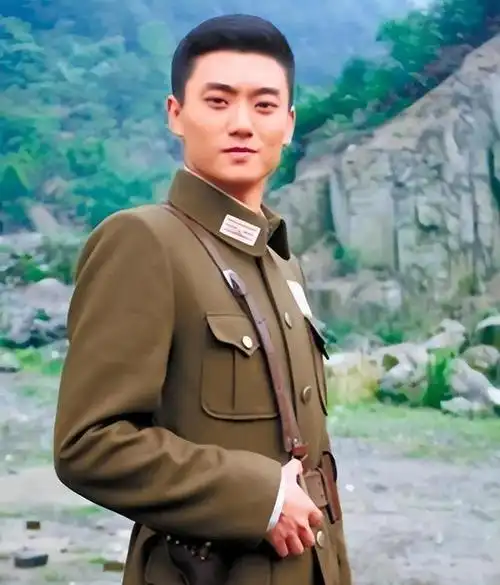 回顾陈宝国:娶同学赵奎娥,结婚40年宠妻如宝,成年儿子让他犯愁