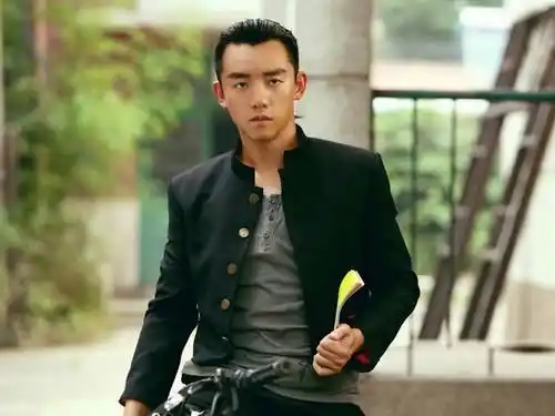 [热点话题]中国有没有哪个男星,能驾驭小栗旬的背头发型?