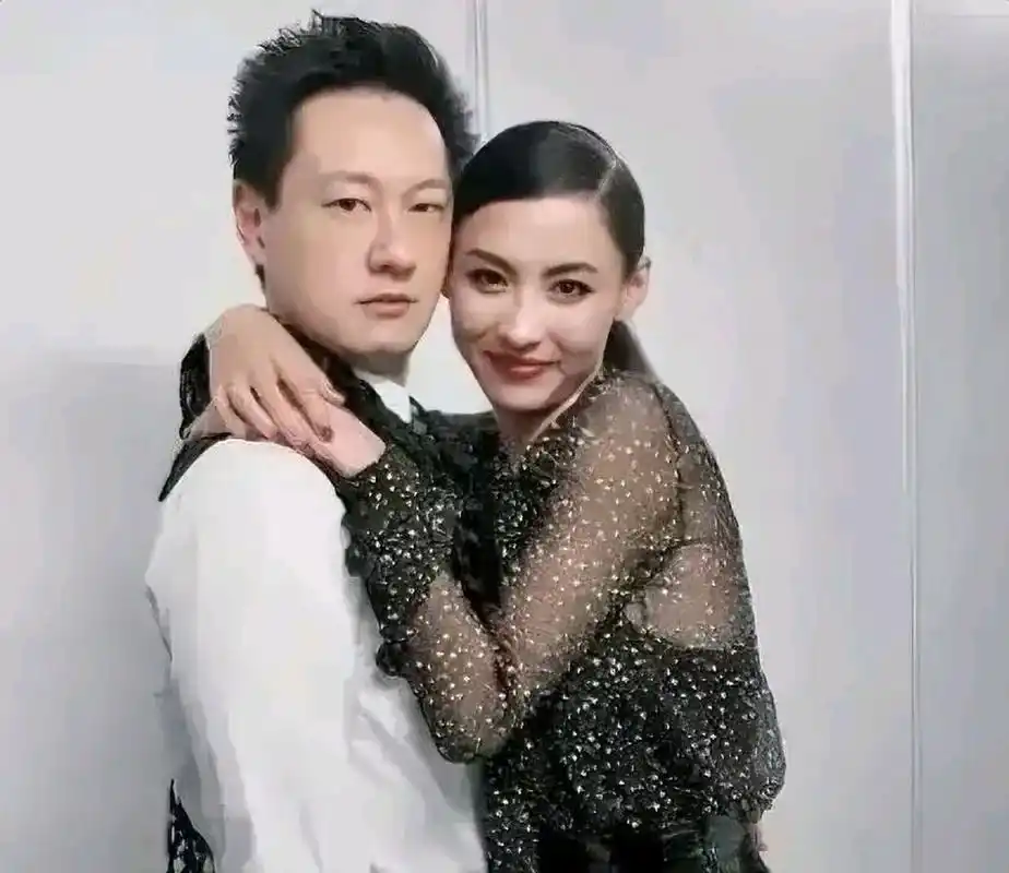 近日,张柏芝和富商孙东海的恋情成为媒体和公众关注的焦点.