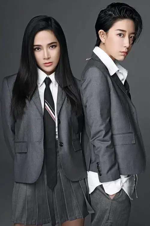 艾菲李斯丹妮制服合体写真图片