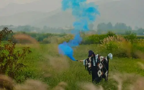 王源秋日森系写真桌面壁纸