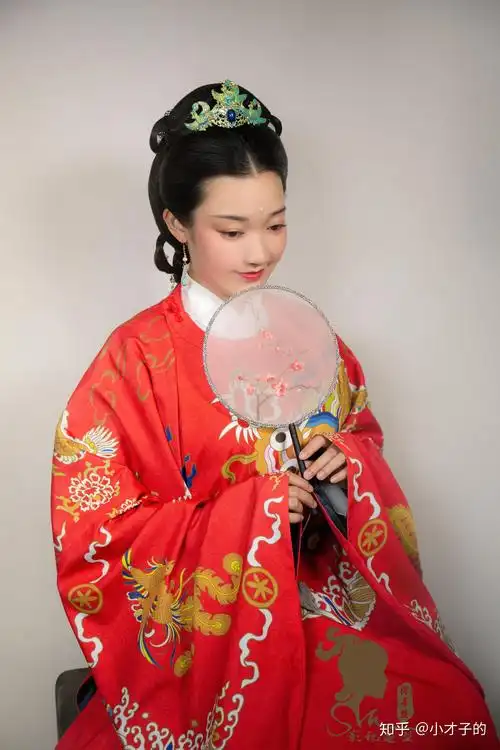 欣赏届笑春桃兮明代女子造型