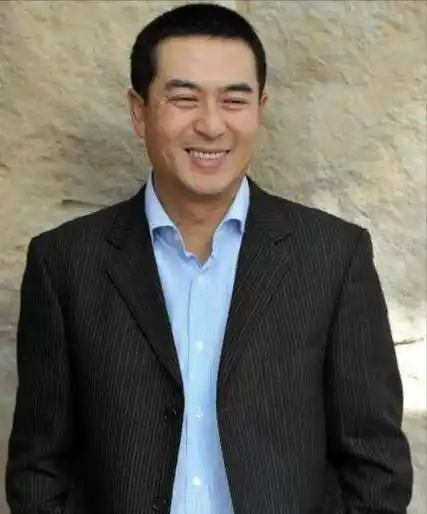 西北出硬汉,这5位西北男星,个个都是老戏骨,甩小鲜肉几条街_张嘉译