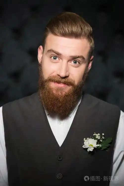 留着胡子的时尚帅哥