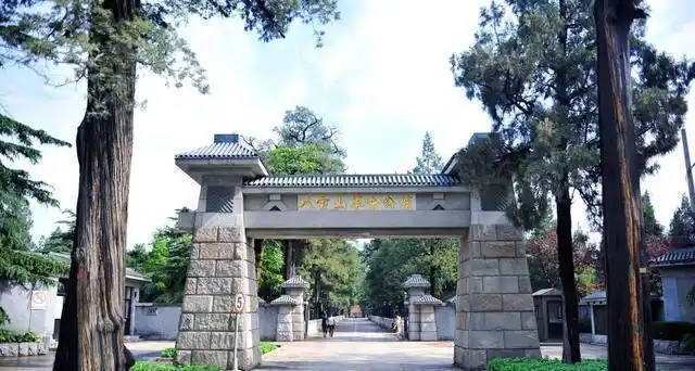 北京八宝山公墓:林徽因碑为何被祭扫次数最多,神秘的无名碑是谁