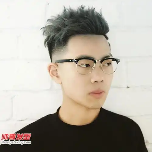 男生夏天最潮短发 修剪两侧的短发设计-男生短发-帅哥发型网