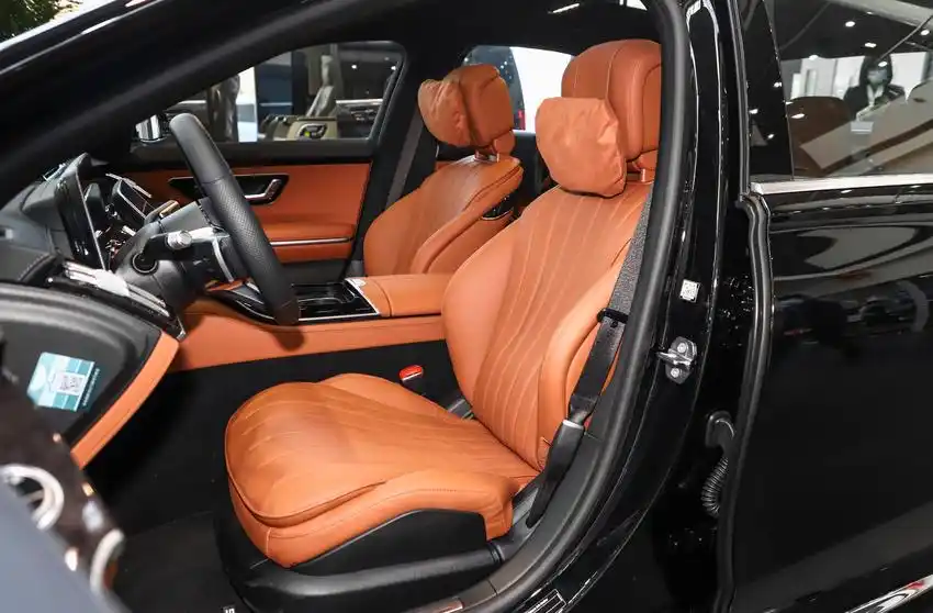 进店实拍全新一代奔驰s级,堪称最丑一代,内饰就是亚洲龙翻版