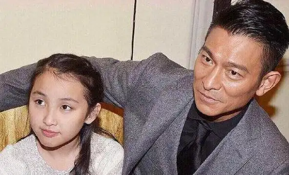 刘德华9岁小龙女过分美丽被粉丝禁止整容颜值可原地出道