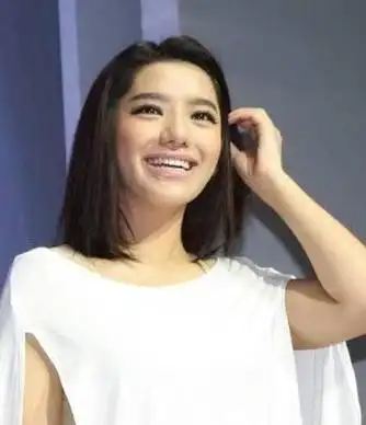 她曾是超女冠军如今却整成外国人网友只剩眼珠是原装的