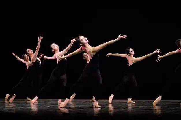 一场舞蹈毕业展演29名贵州学员完成人生大考