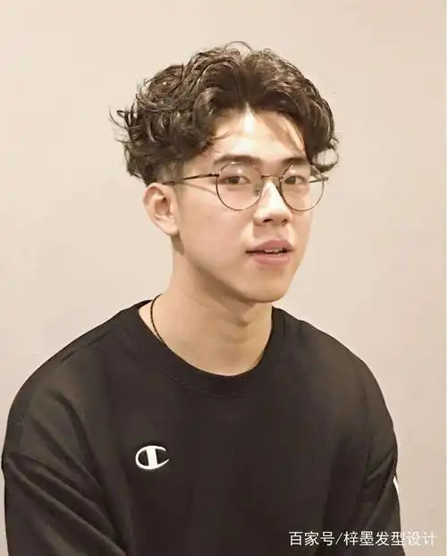 男士烫发纹理发型,形象提升的必剪发型,自然时尚好打理