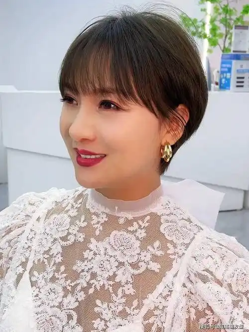 女人到了四五十岁,这6种时尚减龄的短发,让你远离"阿姨发型"_效果