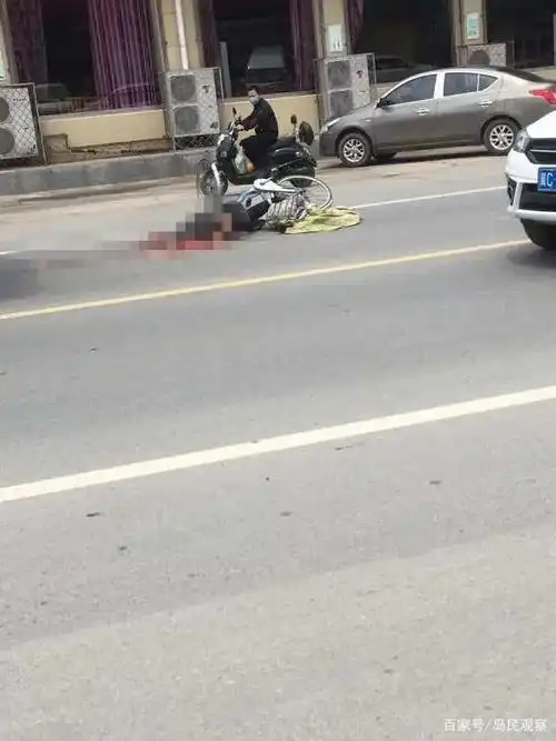 秦皇岛一骑车男子被重型货车碾压头部身亡