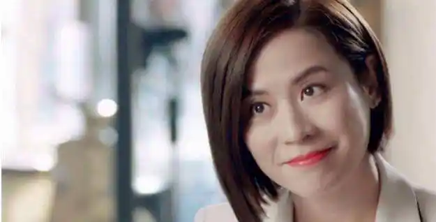 她是古天乐的绯闻女友,跟张卫健相恋3年,如今49岁身材抢镜