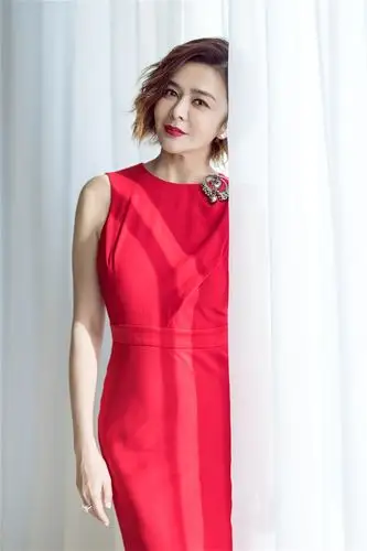 关之琳获跨界人物大奖 一袭翩跹红裙身姿曼妙