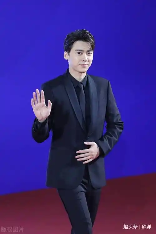 李易峰把消毒液搓出仪式感,不愧是最爱干净男艺人活该单身_时候_椅子