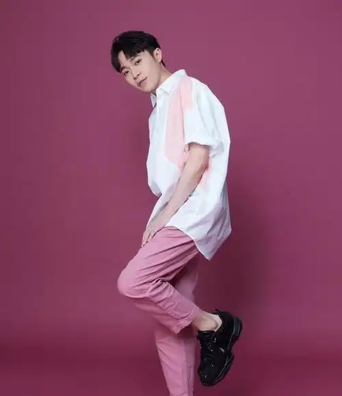 吴青峰音乐受王菲影响15岁排队参加张惠妹签名会