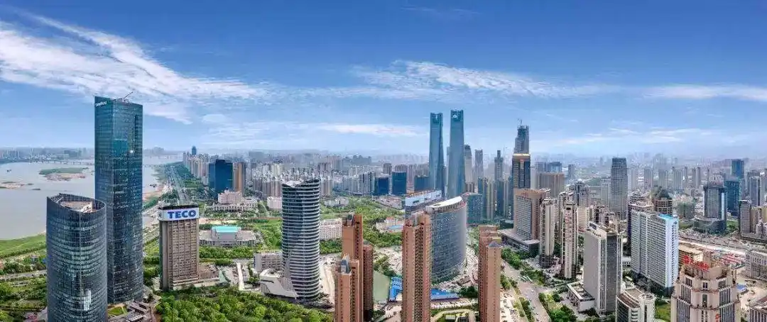 文明之风暖动英雄城江西南昌文明与城市共成长