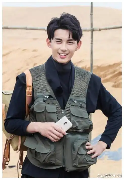 吴磊:一句话就化解迪丽热巴的年龄焦虑,凭实力带着姐姐暴富