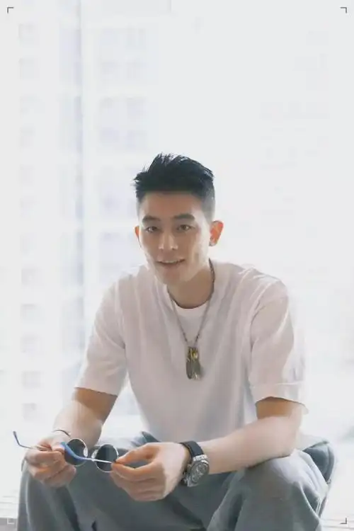 风吹半夏里童骁骑的扮演者欧豪野生痞气发挥到了极致