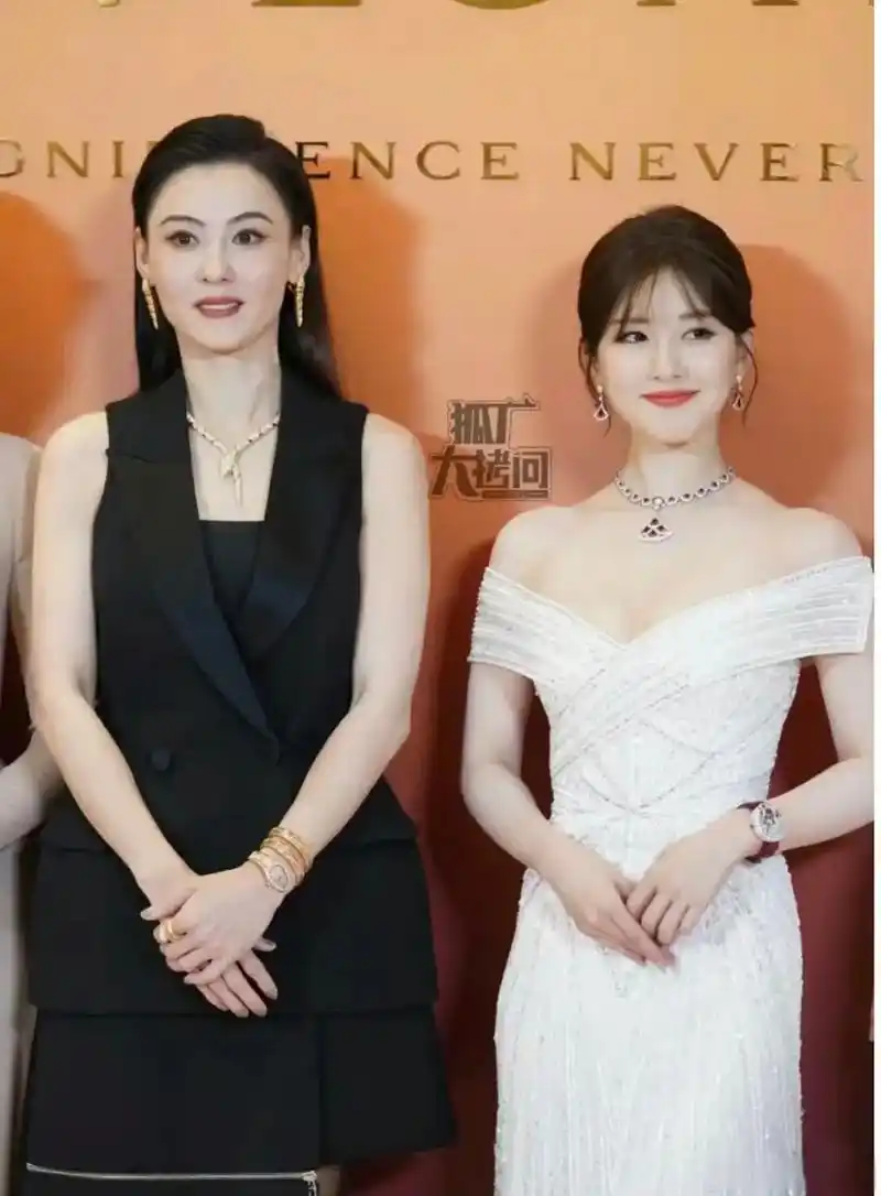 赵露思真实身高到底是多少,没想到站在161的张柏芝身边依旧娇小[思考]