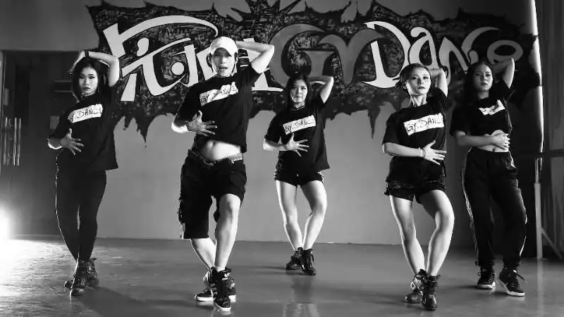 海珠客村爵士舞韩舞初级入门培训白天上午班