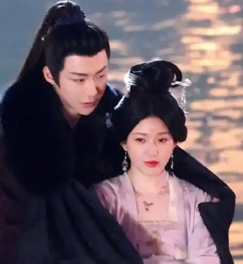 路透:扮演唐朝美人,紫色花钿妆「美到爆」_造型_刘宇宁_迪丽热巴