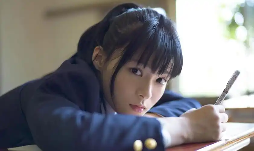 初中就"戴眼镜"的女生,大多是这3类,难怪没有人追!_手机搜狐网