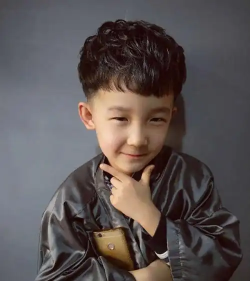 六七岁男孩发型就是要帅气 男童新潮短发这几款辣妈最喜欢