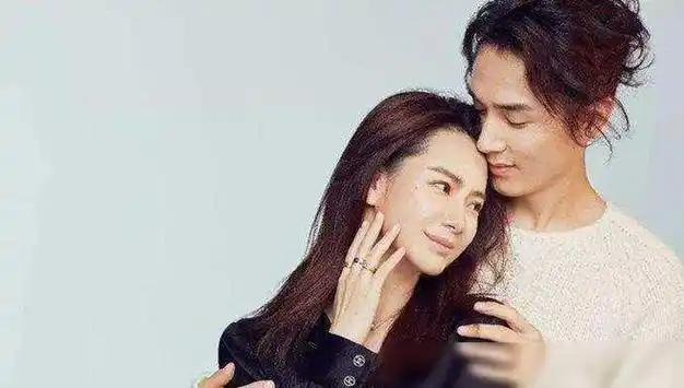 李承铉直拍戚薇坐过山车戚薇被吓到尖叫连连