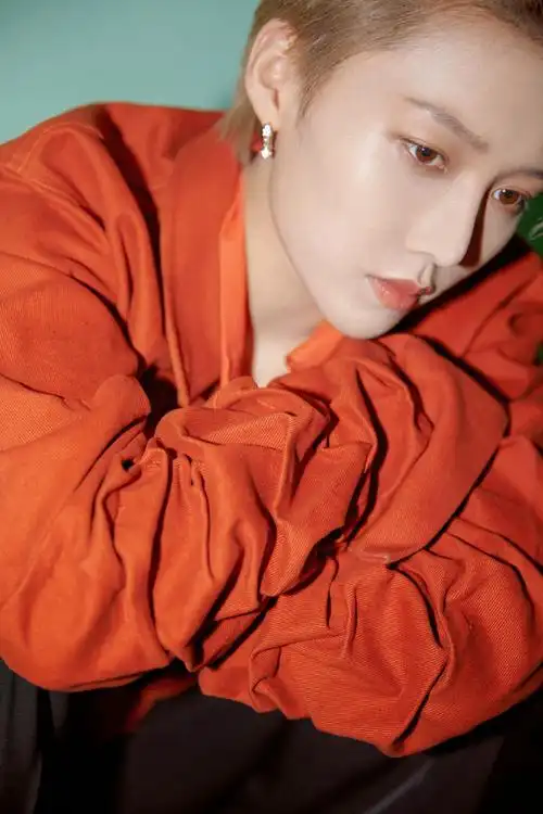 刘雨昕出道三周年橙色写真##刘雨昕出道三周年写真照